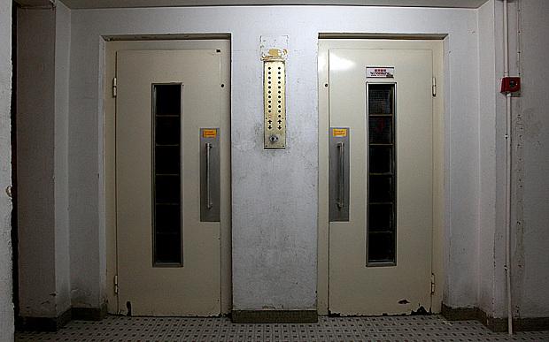 Womans Body Found in Lift in China