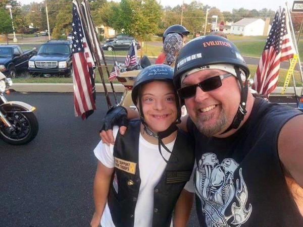 100 bikers escort bullied kid to his first day of school