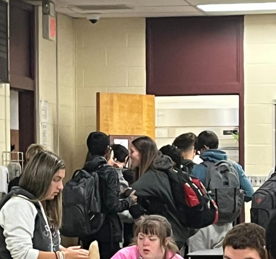 students%2C+highschool%2C+lunch-line