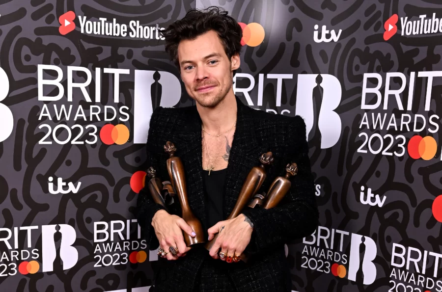 Harry Styles Stacking Up the Wins This Awards Season!
