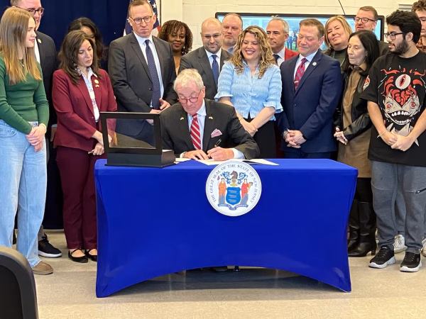 NJ Governor Murphy Bans Phones in Schools